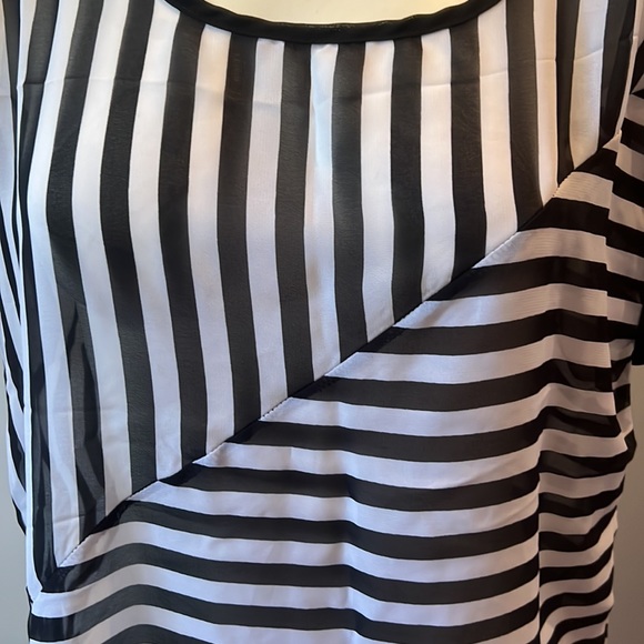 4/$20 Black and White Sheer Top - Picture 2 of 7
